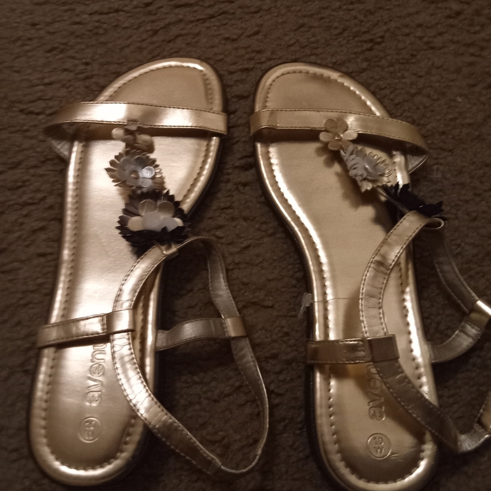 Avenue sandals